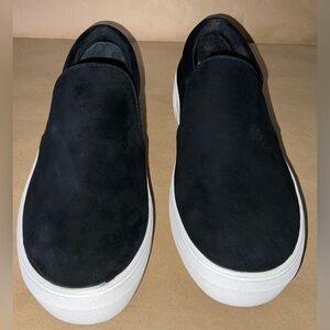 Steve Madden Gills Sneaker- Black Suede in size 8.5 (8 1/2) like new 🖤🤍